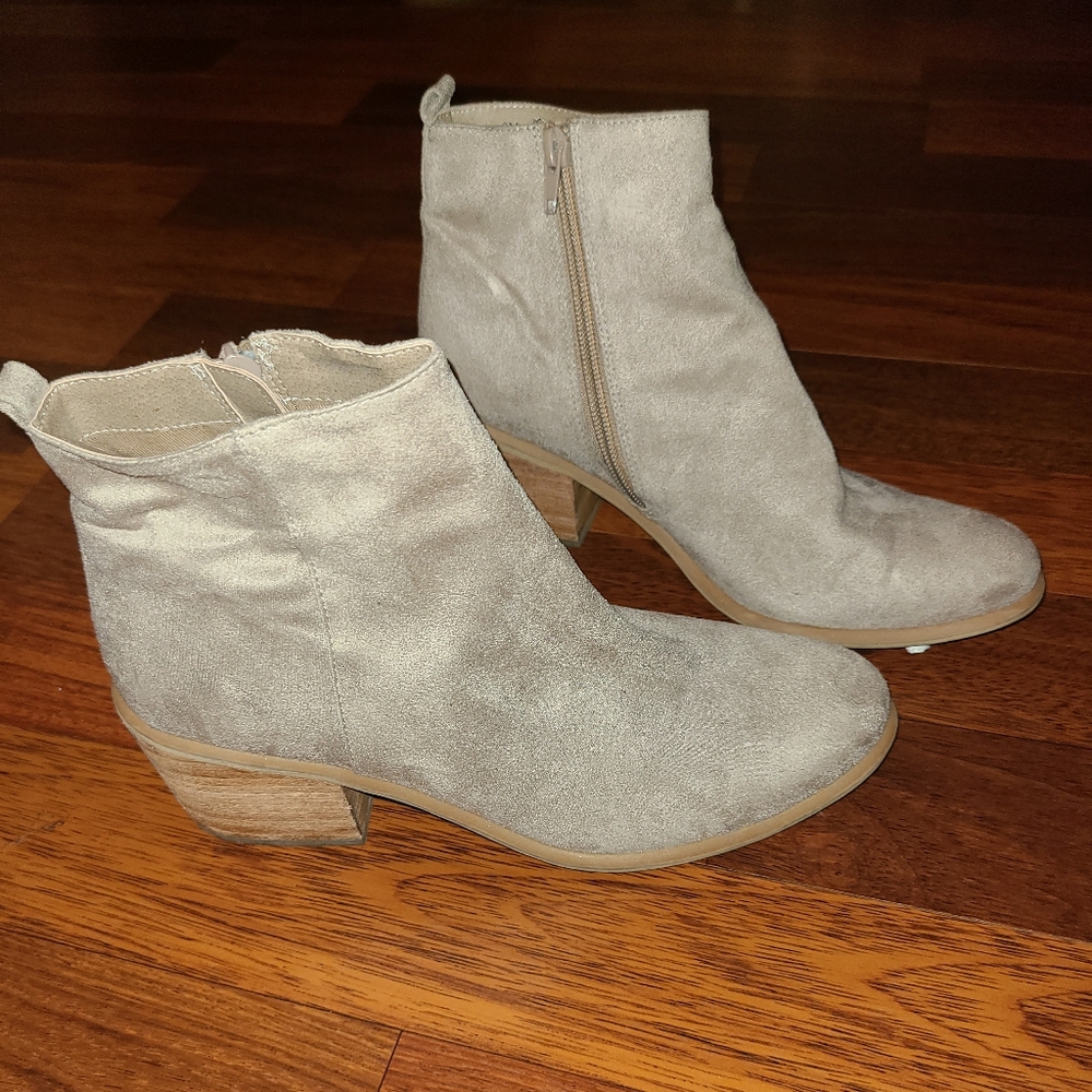 Nordstrom Abound tan booties